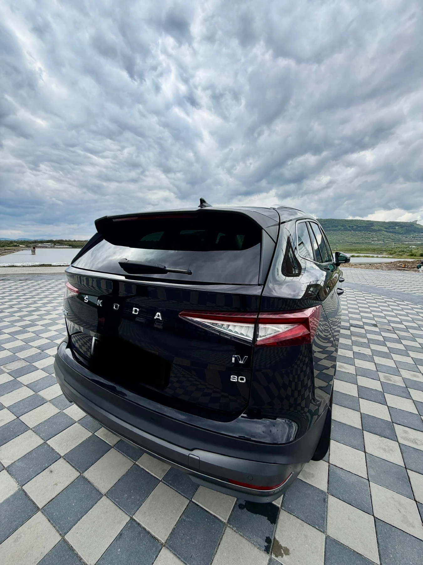 Skoda Enyaq I ve 80 История , снимка 10 - Автомобили и джипове - 54395376