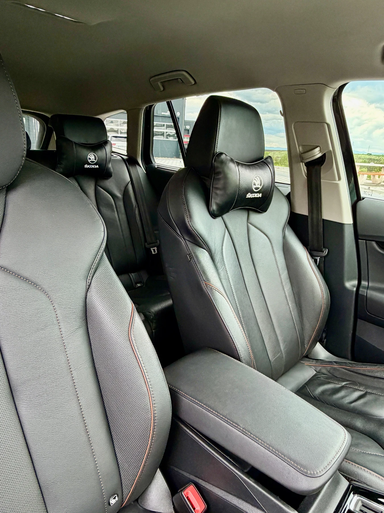 Skoda Enyaq I ve 80 История , снимка 3 - Автомобили и джипове - 54395376