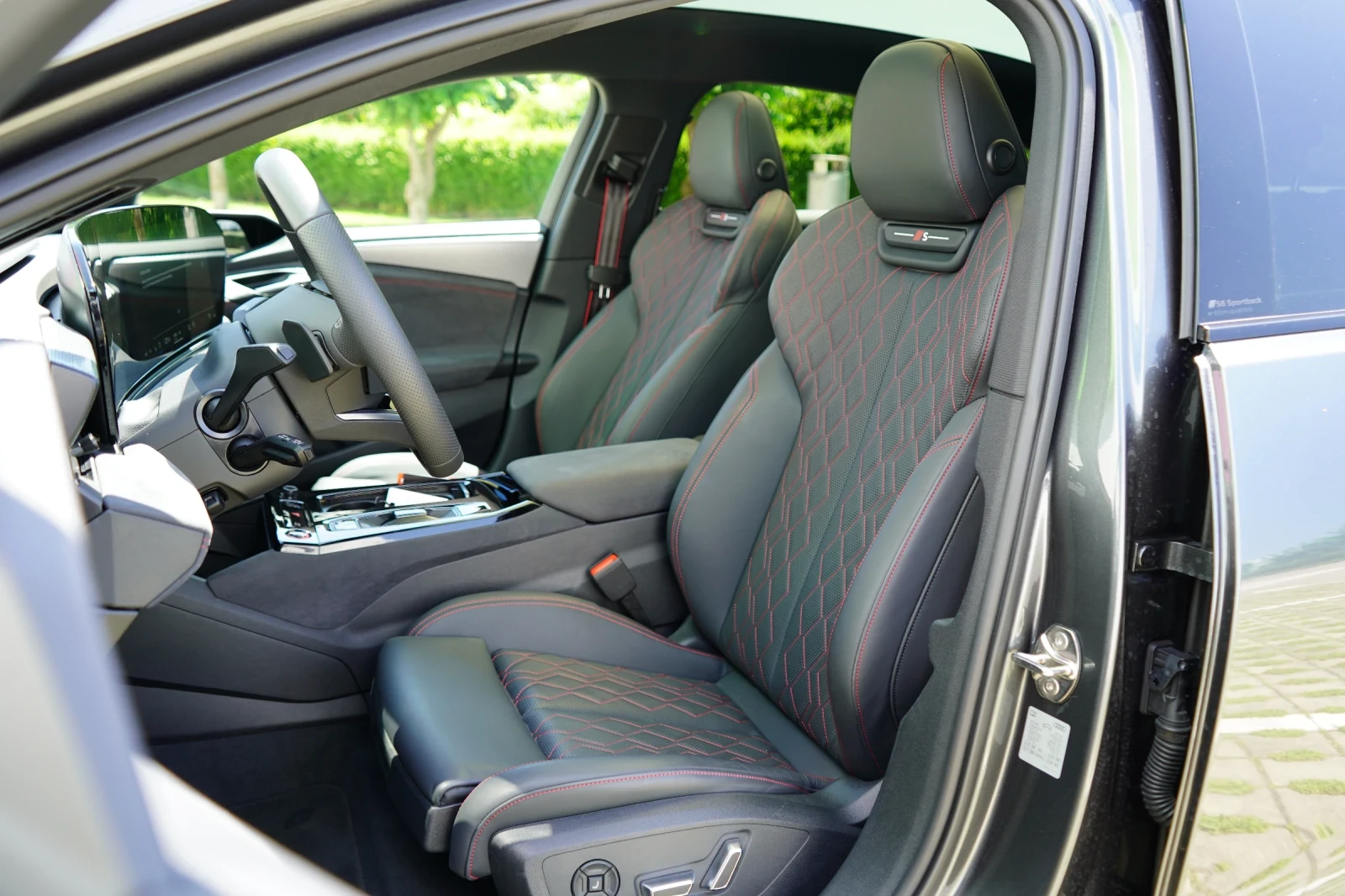 Audi S6 EDITION-ONE* SPORTBACK* HYPER-SCREEN* B&O* PANO* 3, снимка 8 - Автомобили и джипове - 55091384