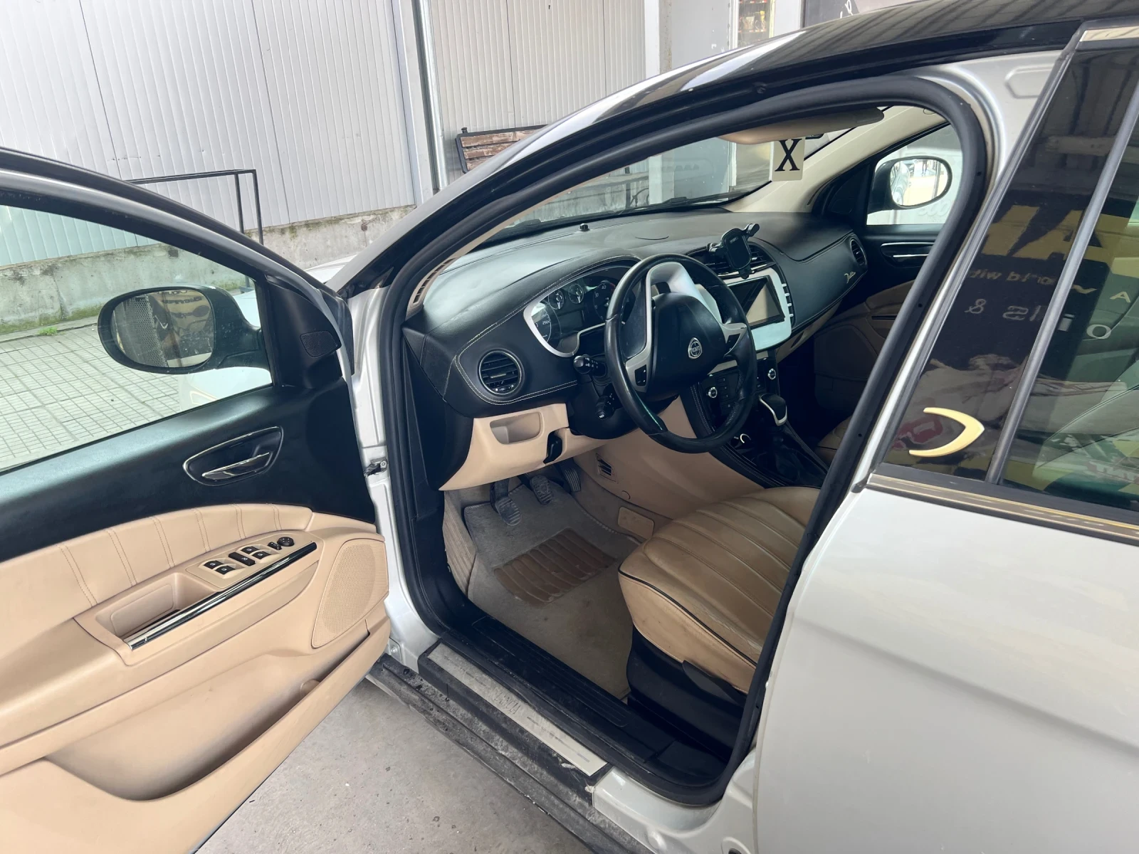 Lancia Delta 1.9 Bi Turbo Park Asisstent, снимка 11 - Автомобили и джипове - 55224664