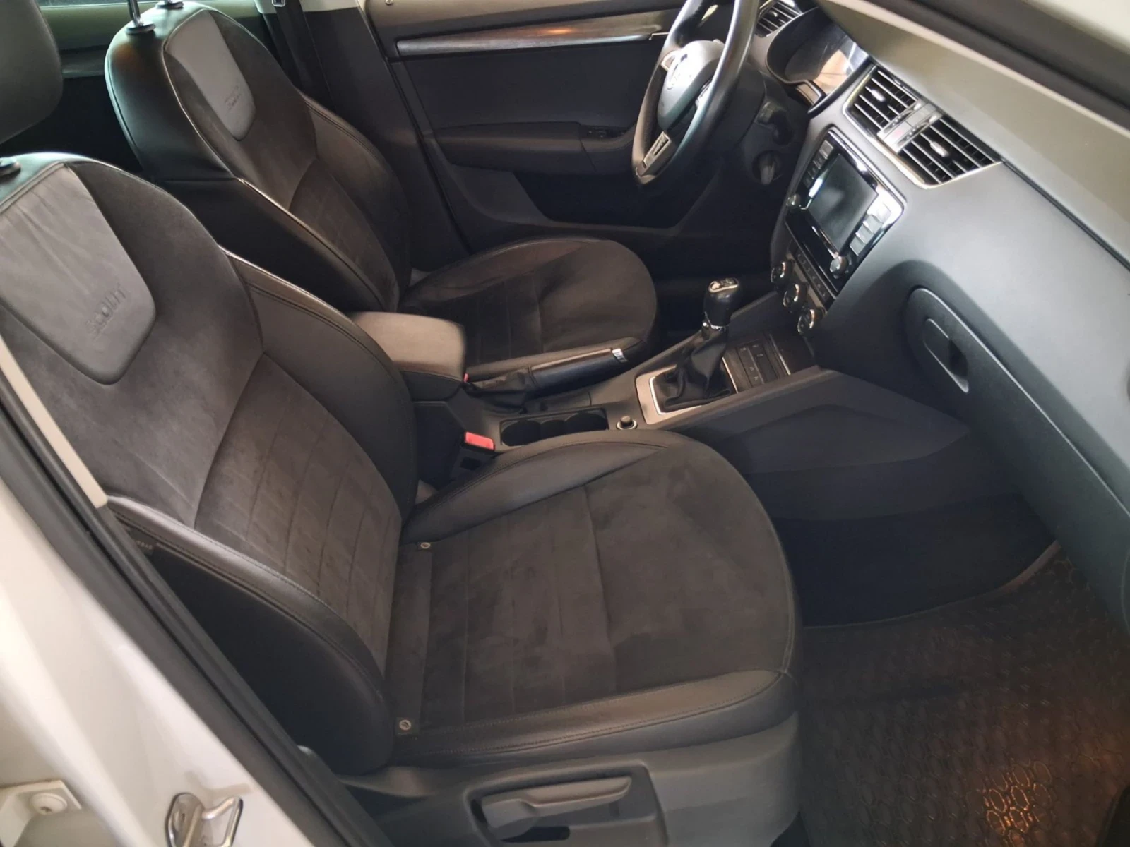 Skoda Octavia SCOUT 2.0TDI 4X4 MT6, снимка 14 - Автомобили и джипове - 55331029