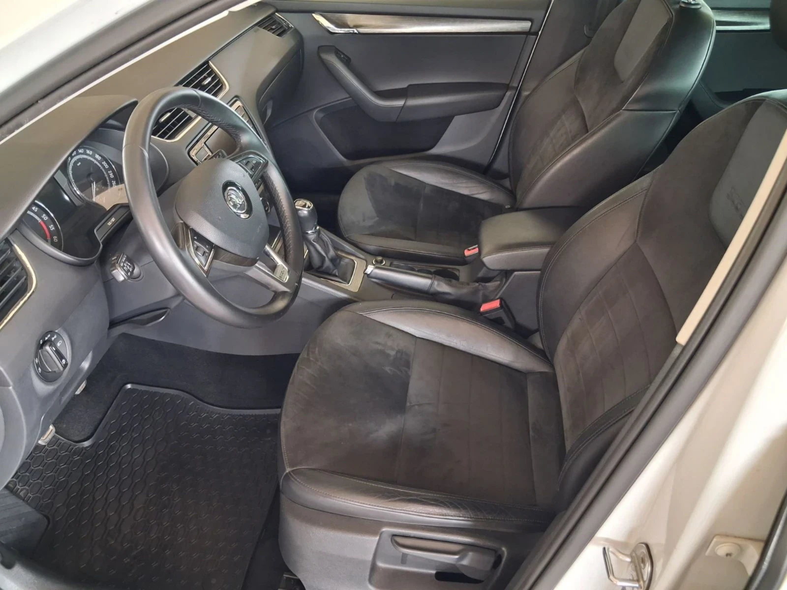Skoda Octavia SCOUT 2.0TDI 4X4 MT6, снимка 10 - Автомобили и джипове - 55331029