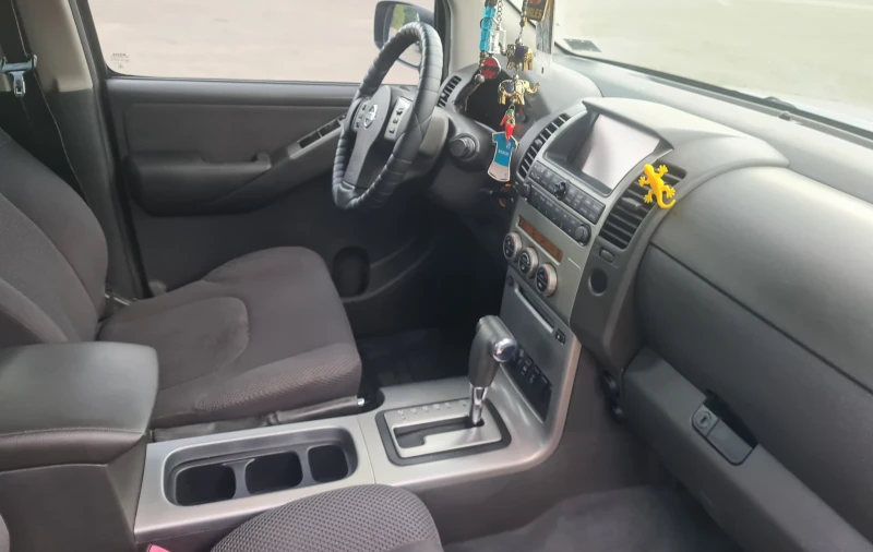 Nissan Navara 2. 500, снимка 7 - Автомобили и джипове - 48901887