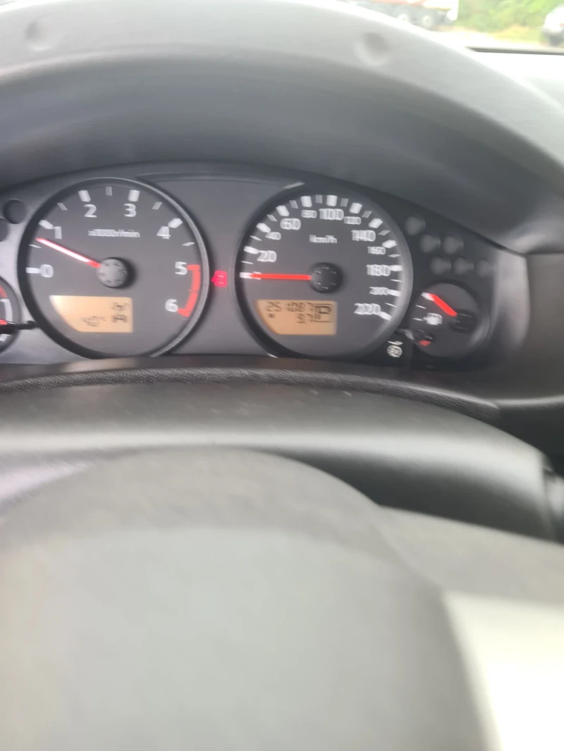 Nissan Navara 2. 500, снимка 13 - Автомобили и джипове - 48901887