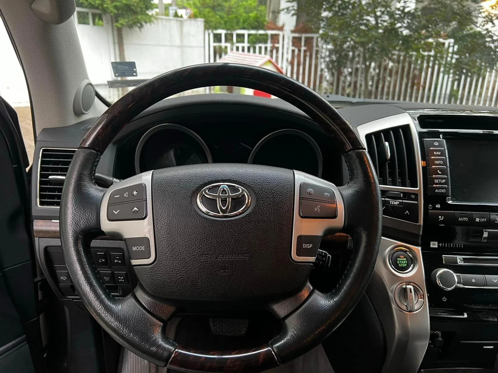 Toyota Land cruiser Toyota Land Cruiser J200 V8 - изображение 3