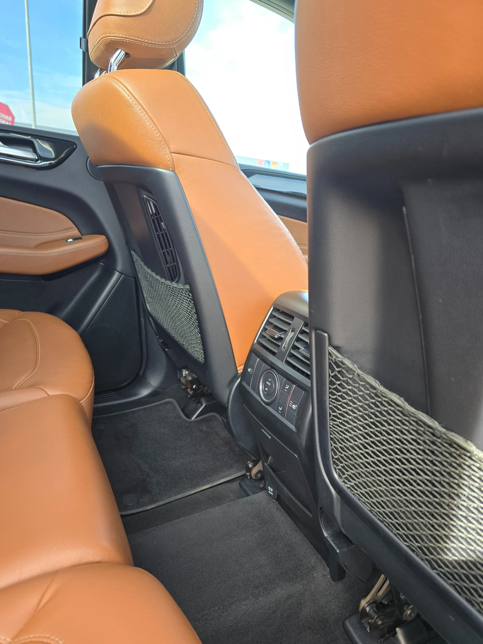 Mercedes-Benz GLE 400 AMG LINE* PANO* 9 G-TRONIC* 4-MATIC, снимка 10 - Автомобили и джипове - 54284822