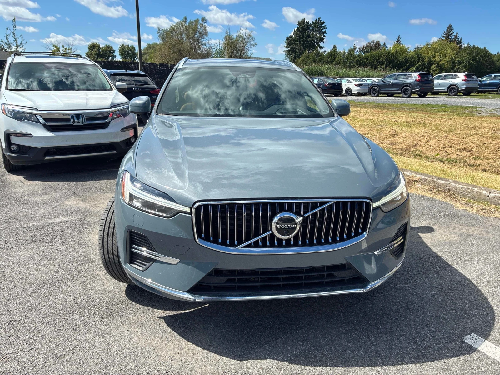Volvo XC60 Inscription | CARFAX | АВТОФИНАНСИРАНЕ, снимка 2 - Автомобили и джипове - 55892529