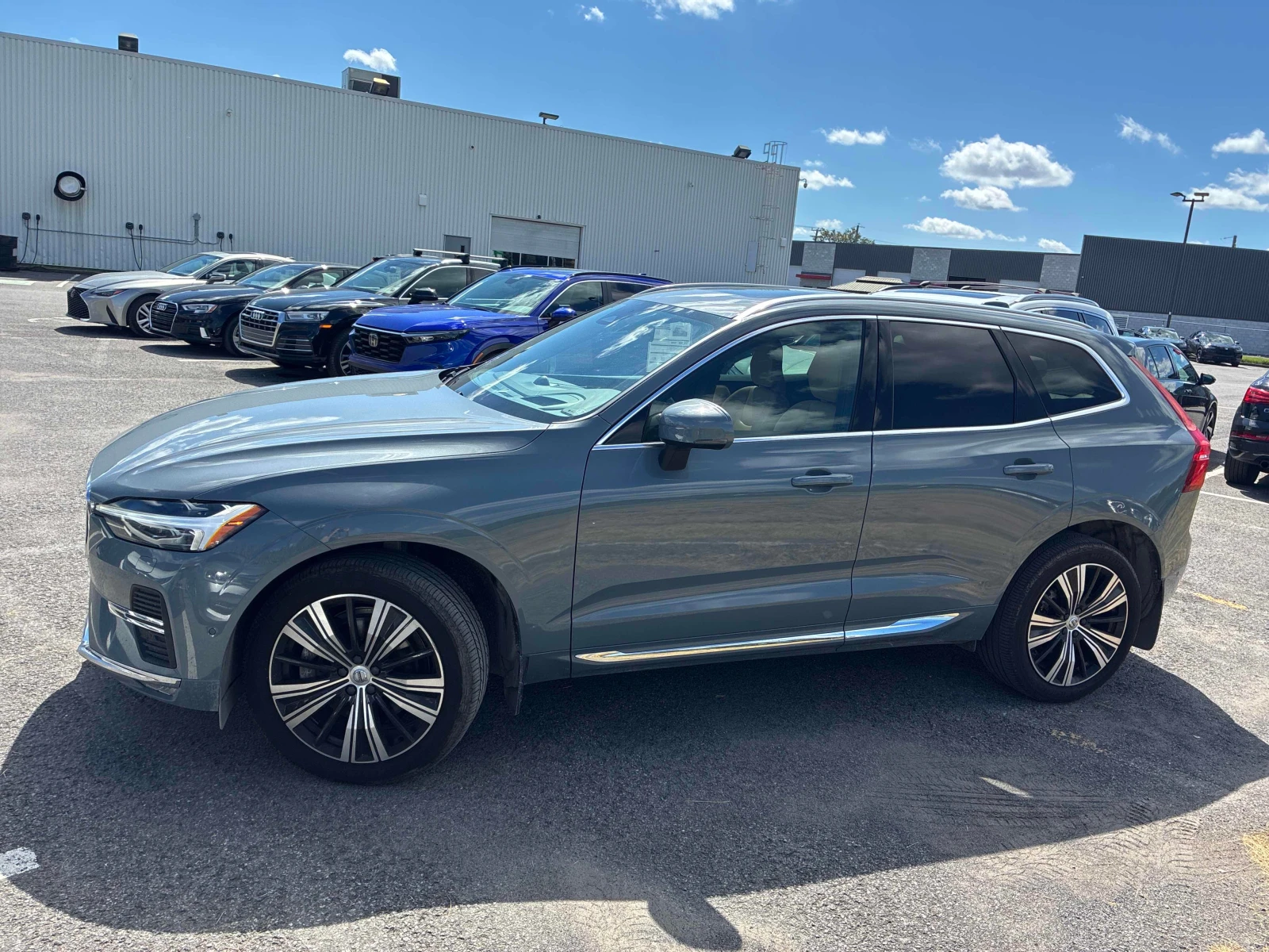 Volvo XC60 Inscription | CARFAX | АВТОФИНАНСИРАНЕ, снимка 3 - Автомобили и джипове - 55892529