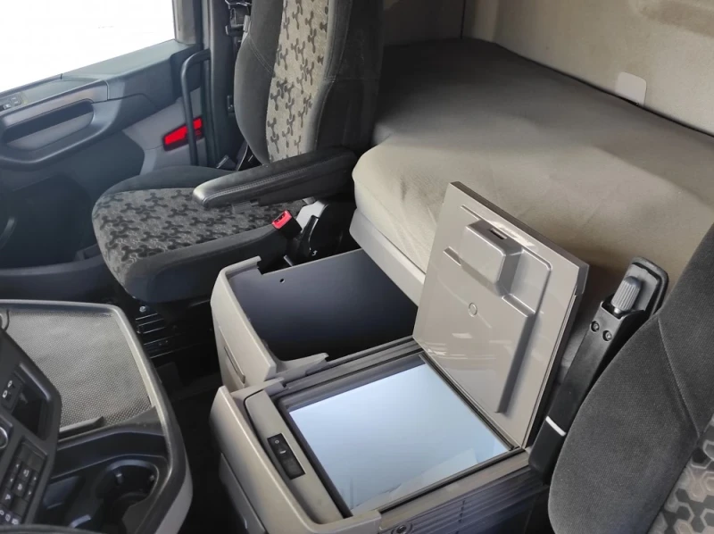 Scania S 450 Ретардер, Обслужена, Нови гуми, Евро-6, Нов тахогр, снимка 16 - Камиони - 53047515