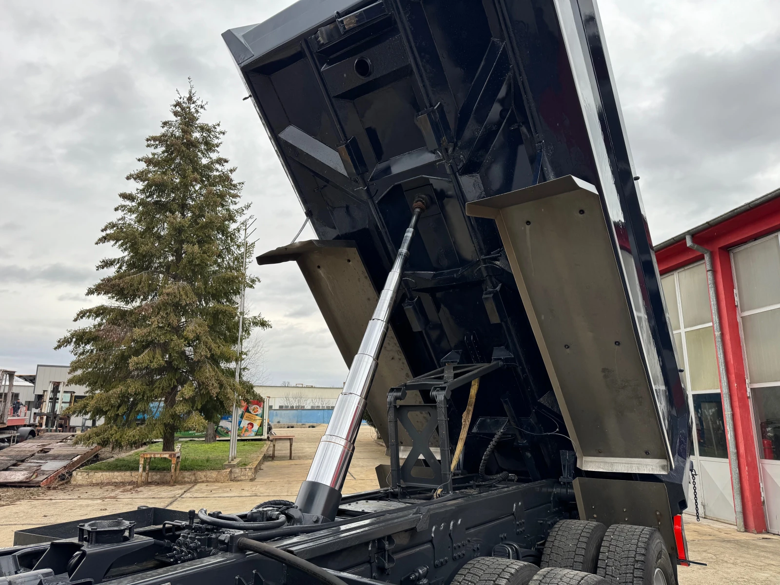 Scania R 560 V8 6x4  - изображение 10