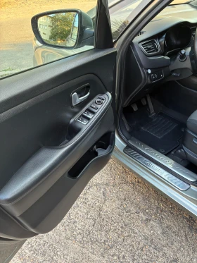 Kia Carens 1.6i/GAZ/panorama/navi, снимка 12