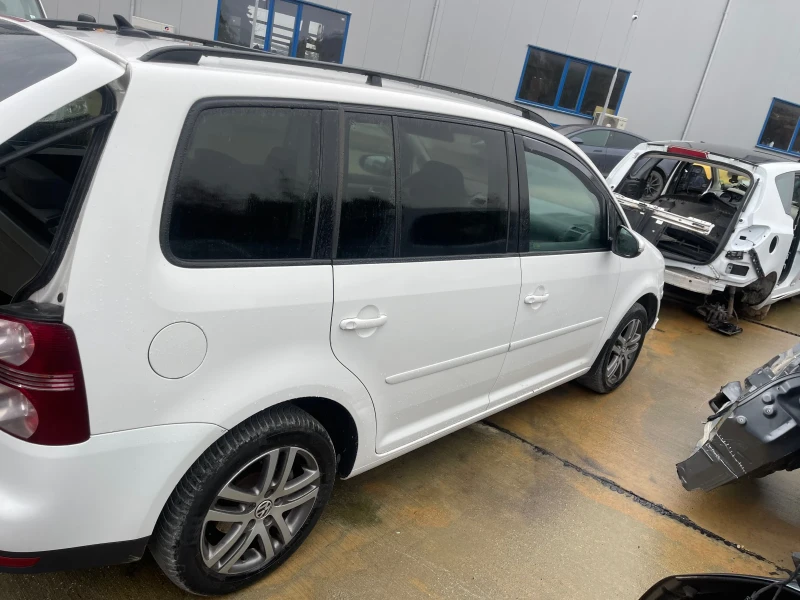 VW Touran 1.4 TSI, снимка 3 - Автомобили и джипове - 48001467