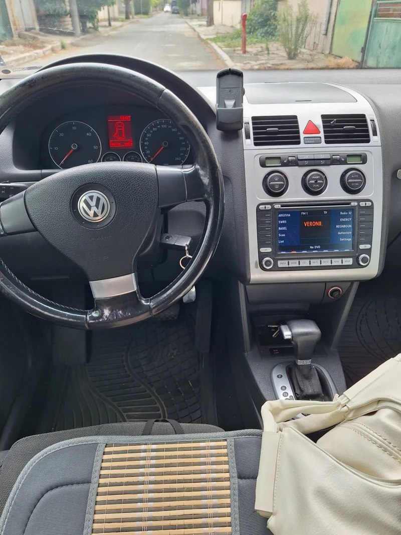 VW Touran, снимка 5 - Автомобили и джипове - 48537699