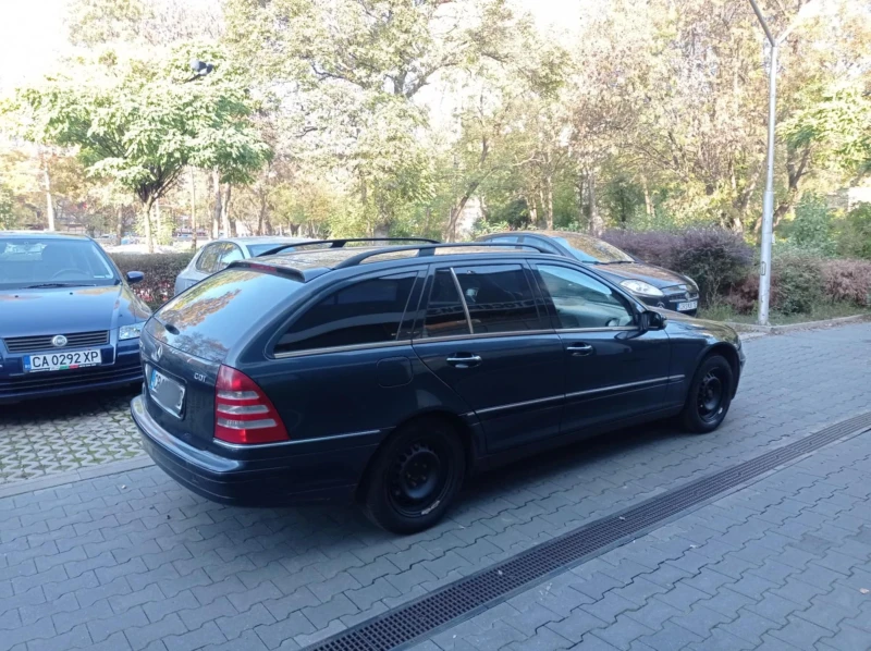 Mercedes-Benz C 220, снимка 3 - Автомобили и джипове - 48545591