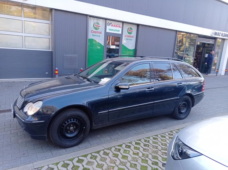 Mercedes-Benz C 220, снимка 4 - Автомобили и джипове - 48545591