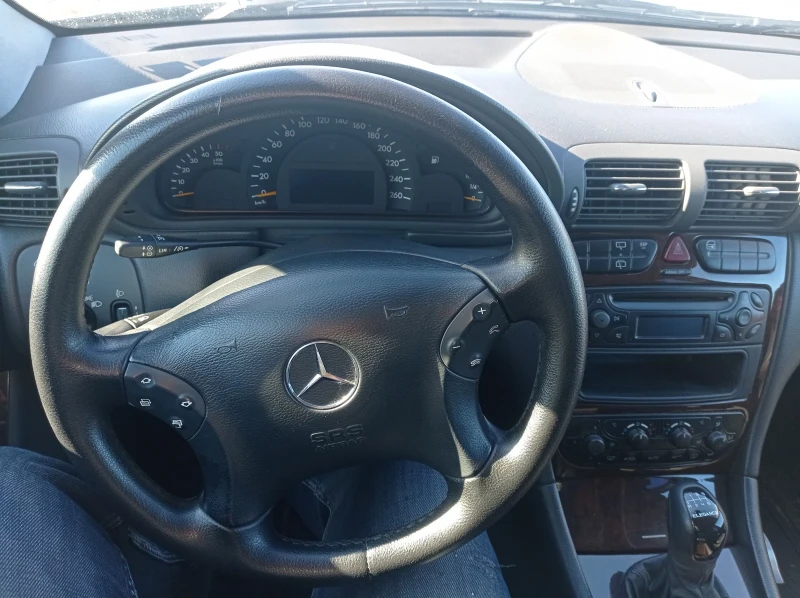 Mercedes-Benz C 220, снимка 3 - Автомобили и джипове - 49534603