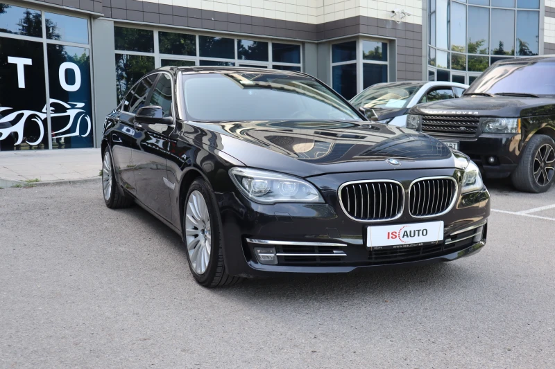 BMW 740 xDrive/Dynamic Xenon/Камера, снимка 1 - Автомобили и джипове - 49000845