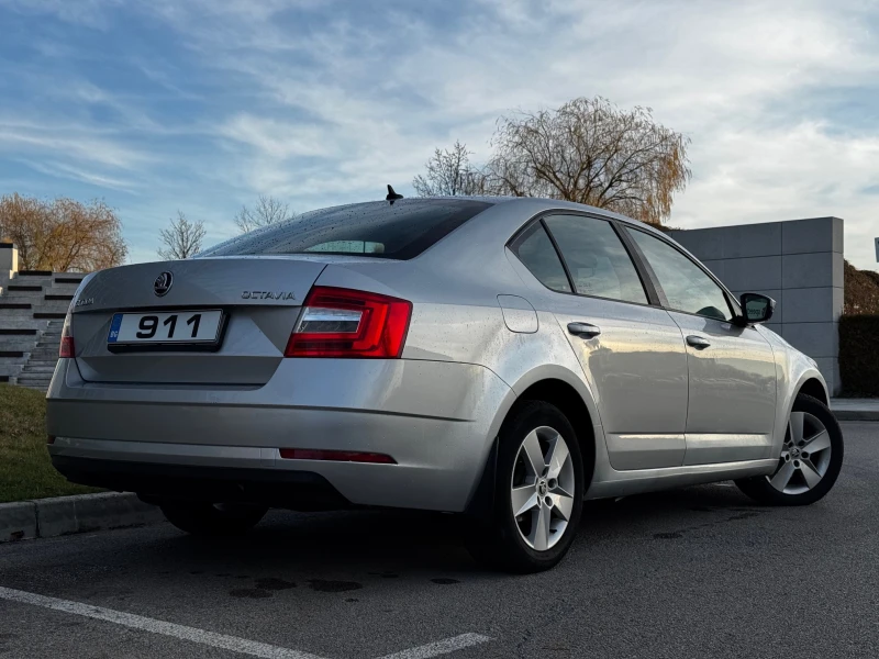 Skoda Octavia 1.6 MT, снимка 4 - Автомобили и джипове - 52816144