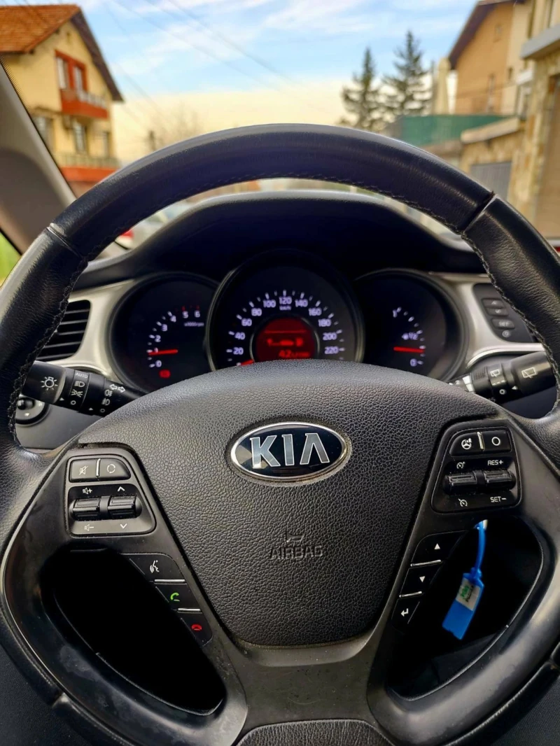 Kia Ceed 1.6 , снимка 11 - Автомобили и джипове - 52828236