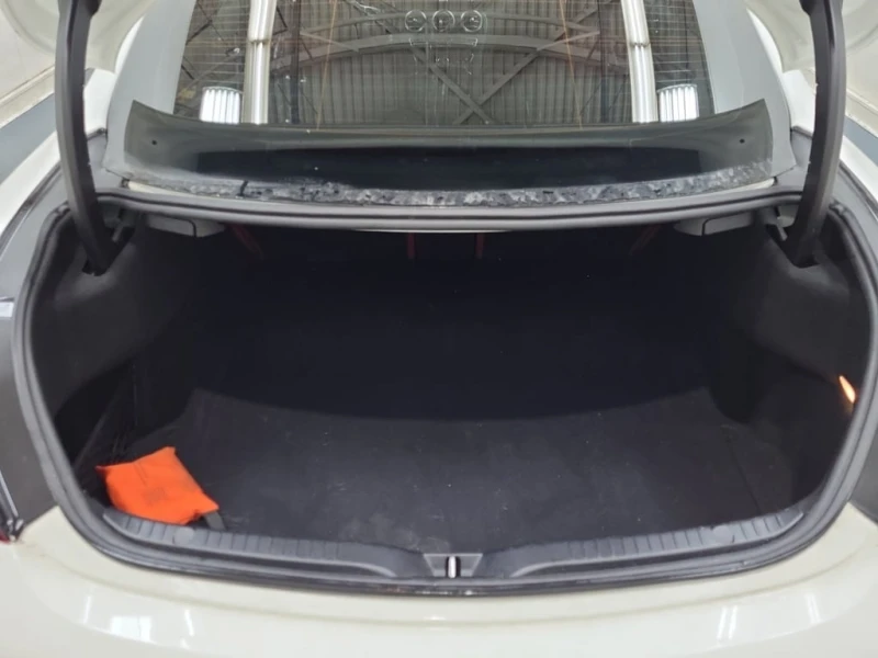 Mercedes-Benz C 300 * CARFAX * БЕЗ ПЪРВОНАЧАЛНА ВНОСКА, снимка 16 - Автомобили и джипове - 53120539