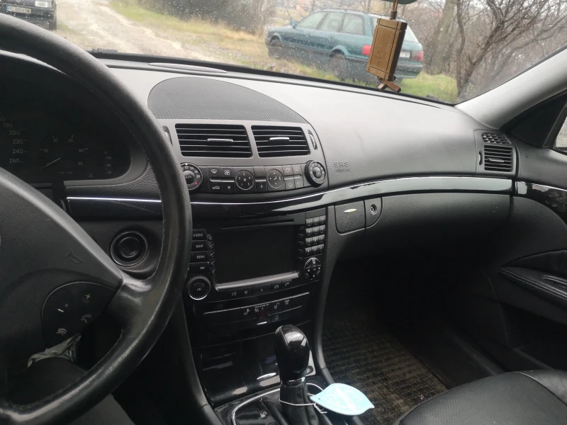 Mercedes-Benz E 270, снимка 13 - Автомобили и джипове - 53483171