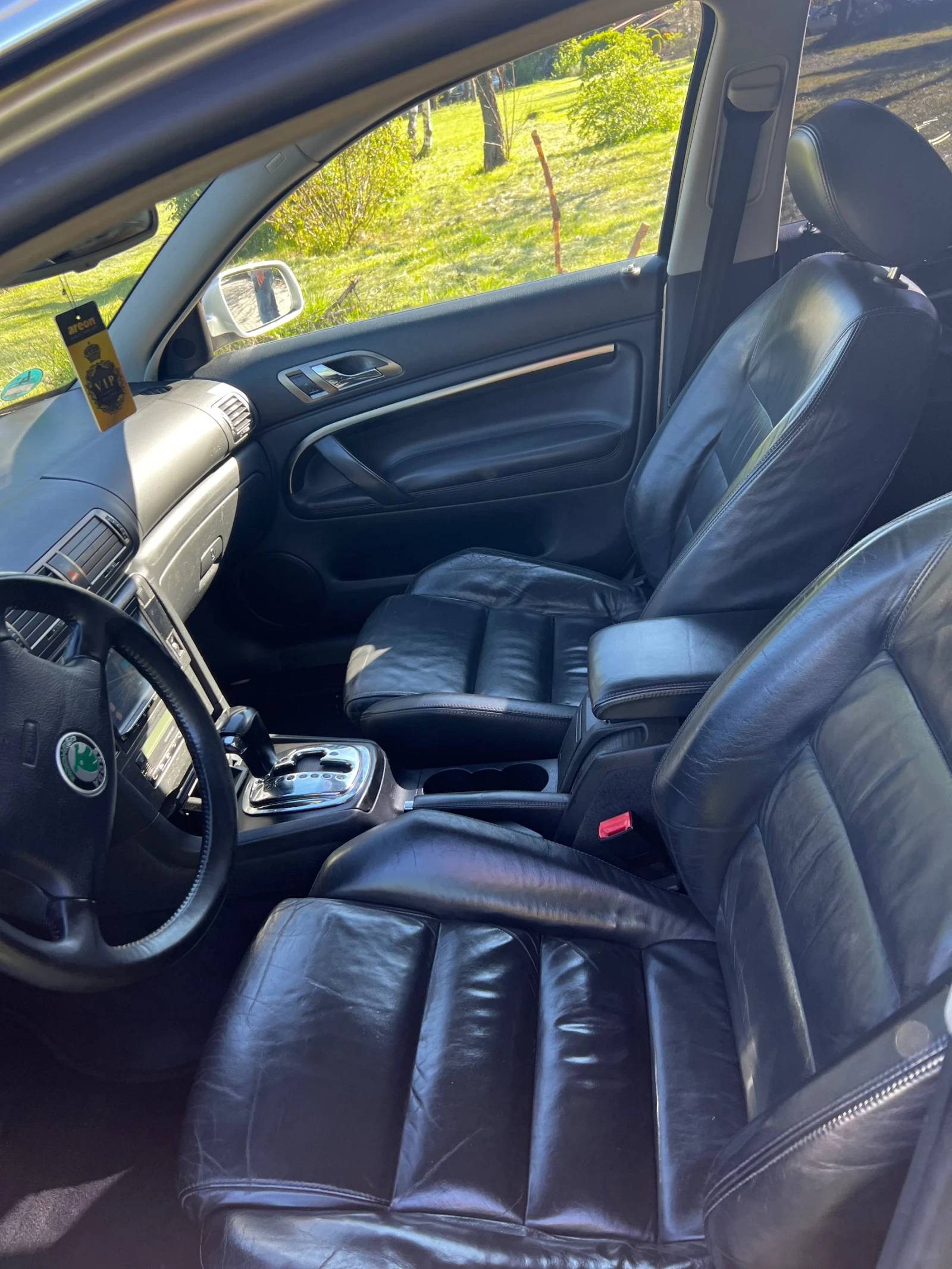 Skoda Superb 2.8 V6 Газ/Бензин, снимка 4 - Автомобили и джипове - 54631175