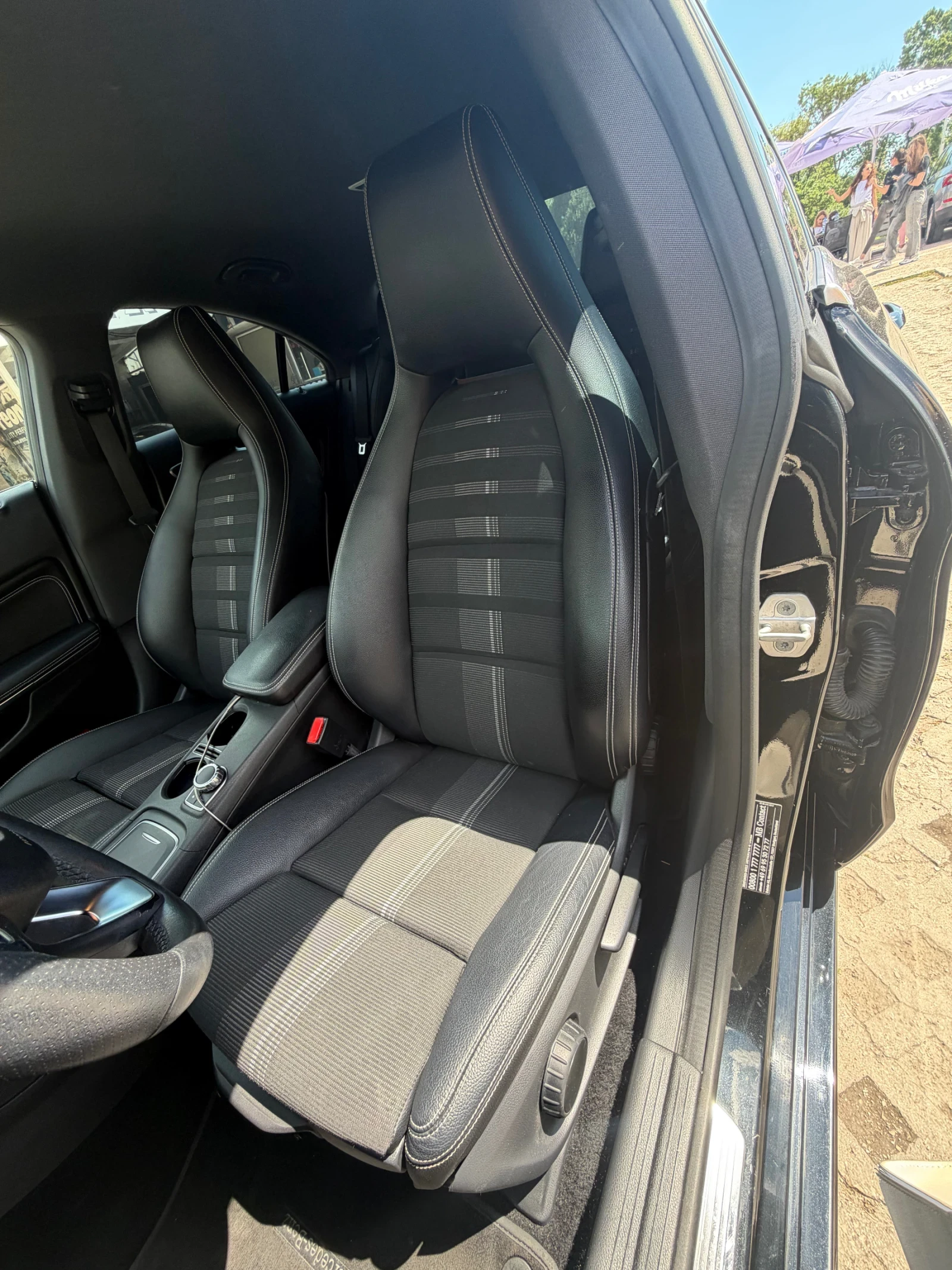 Mercedes-Benz CLA 180, снимка 5 - Автомобили и джипове - 54814304