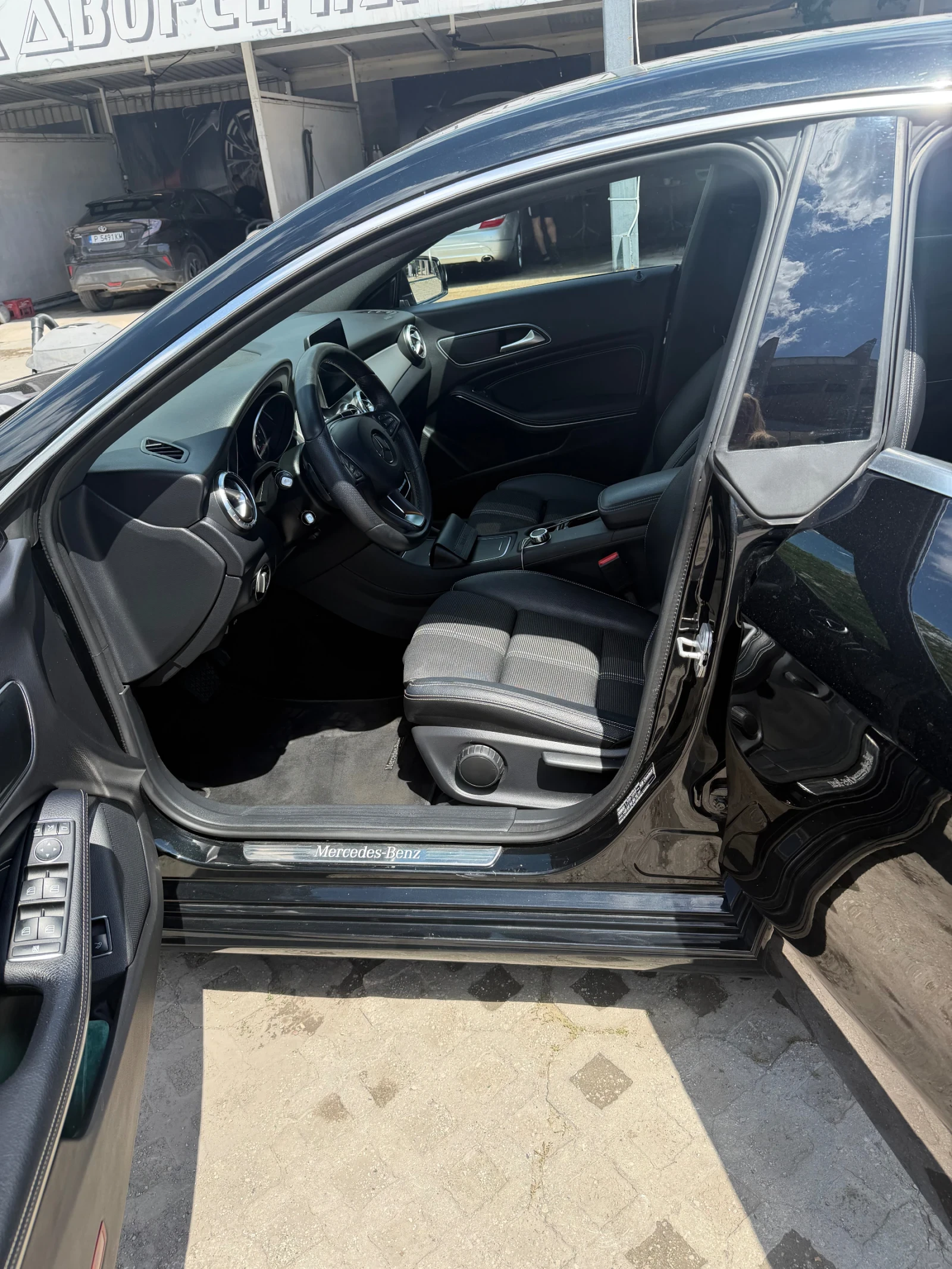 Mercedes-Benz CLA 180, снимка 8 - Автомобили и джипове - 54814304