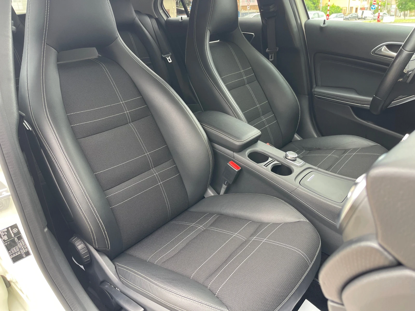 Mercedes-Benz A 200 CDI 136 К.С. АВТОМАТИК 2012 Г. 2 КЛЮЧА ОБСЛУЖЕН, снимка 10 - Автомобили и джипове - 54884469