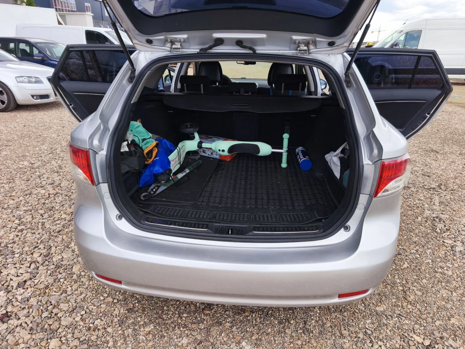 Toyota Avensis, снимка 7 - Автомобили и джипове - 55180400