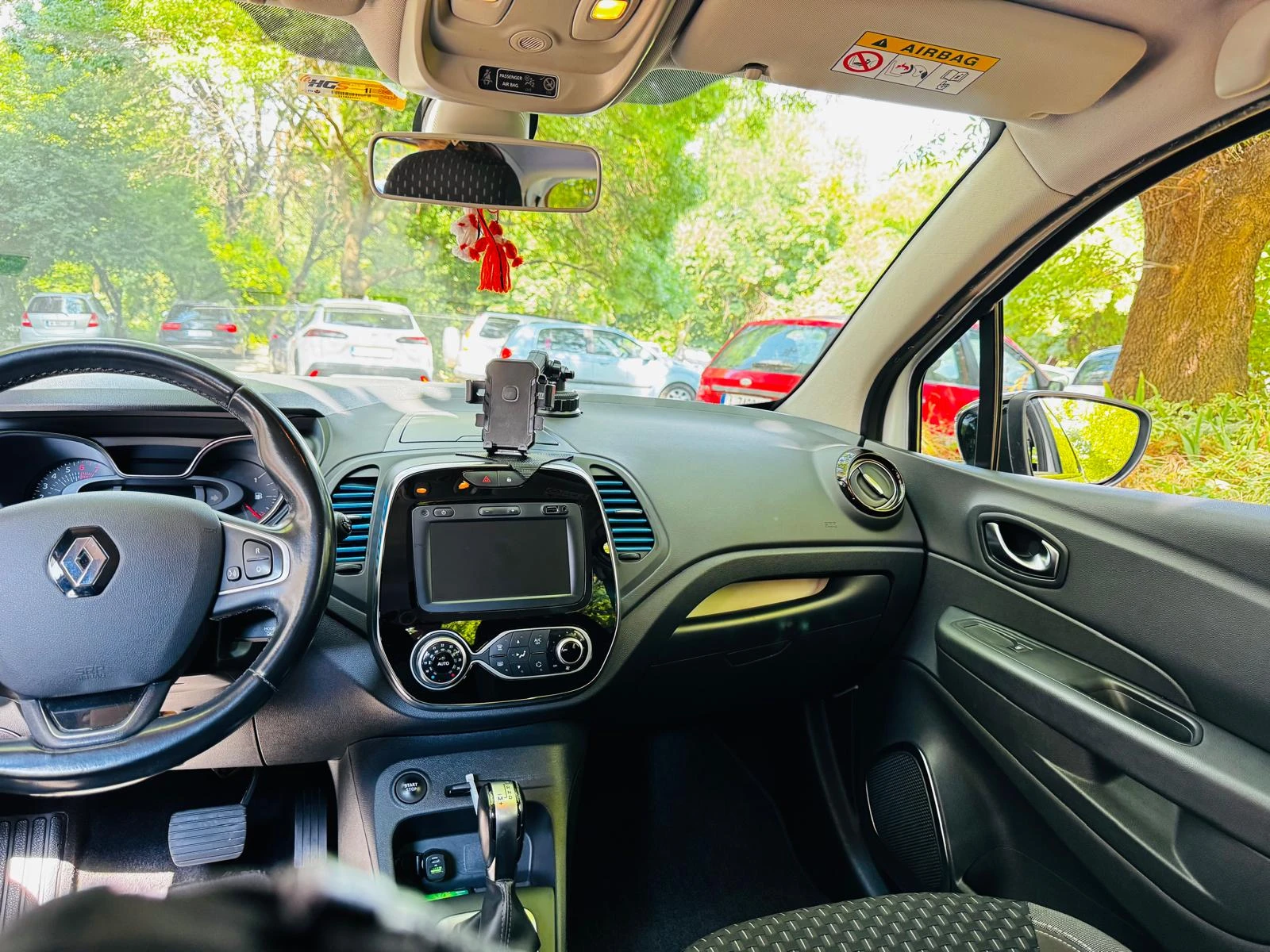 Renault Captur 1.3 TCe, снимка 15 - Автомобили и джипове - 55386676