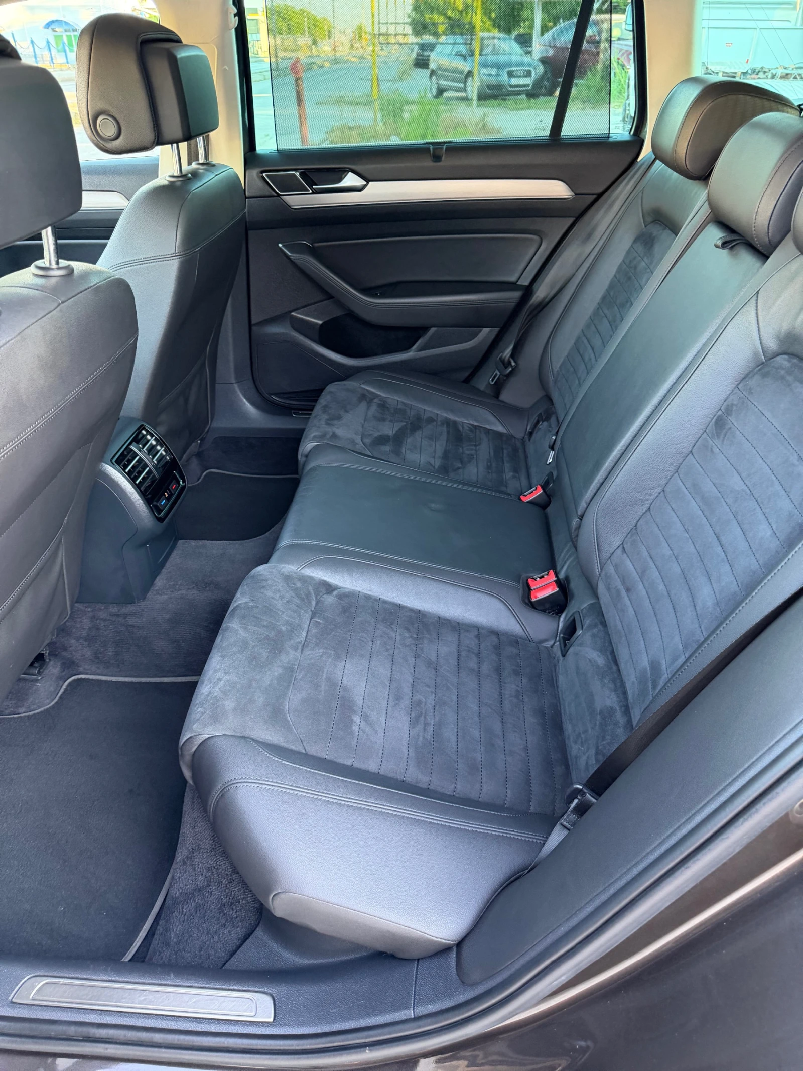 VW Passat 2.0TDI* FULLMAX, снимка 11 - Автомобили и джипове - 55397276