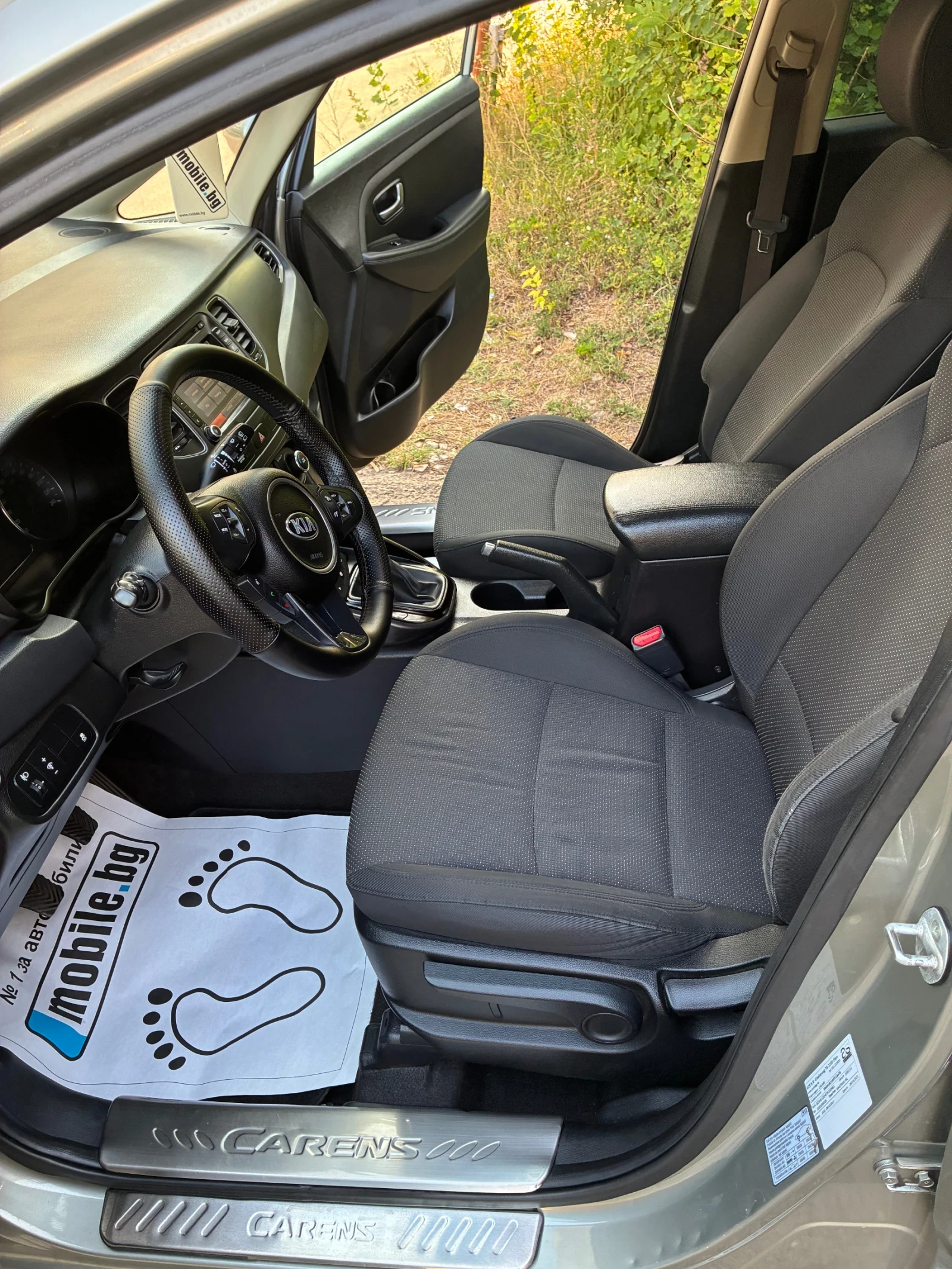 Kia Carens 1.6i/GAZ/panorama/navi, снимка 9 - Автомобили и джипове - 55592515