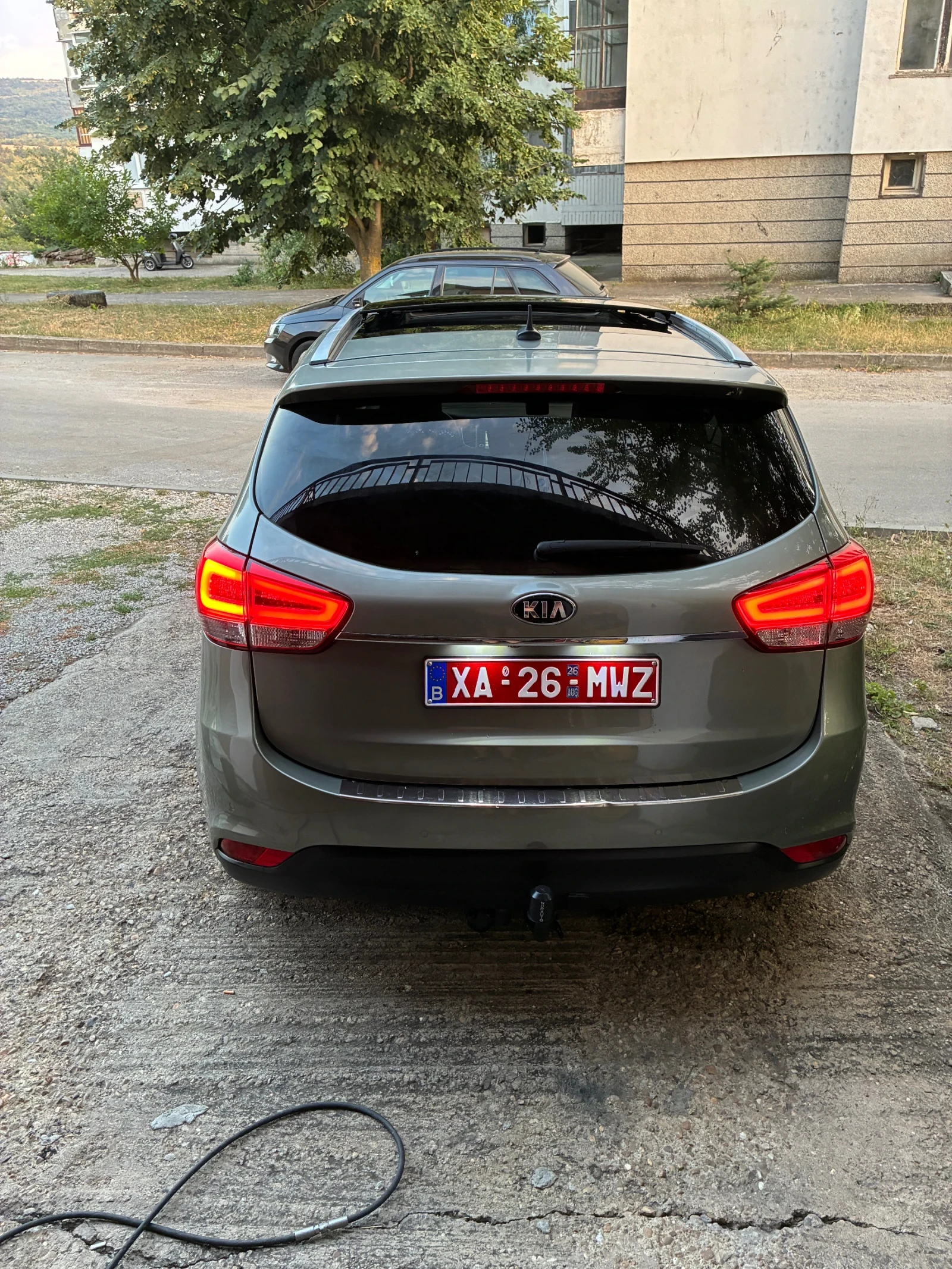 Kia Carens 1.6i/GAZ/panorama/navi, снимка 5 - Автомобили и джипове - 55592515