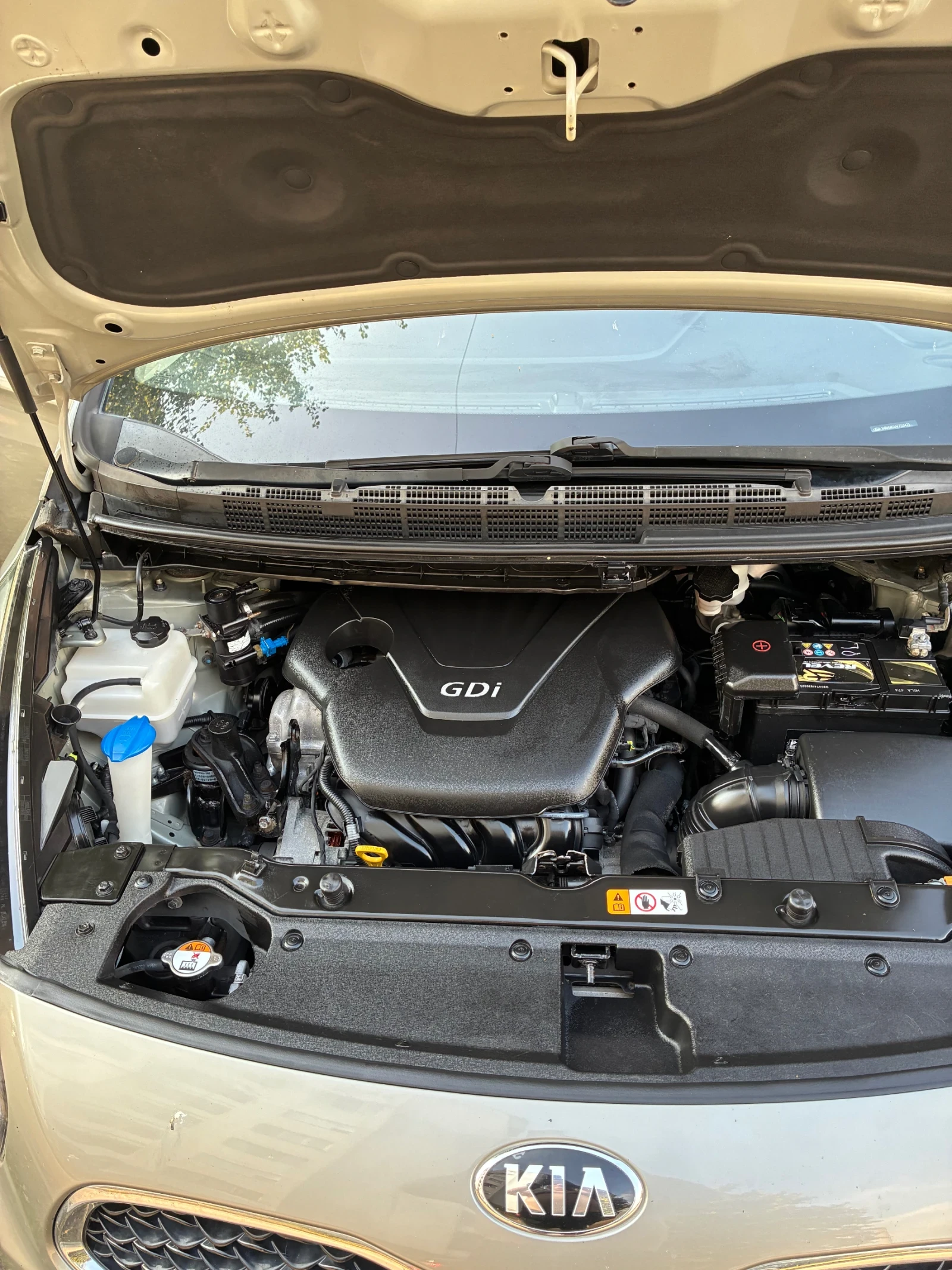 Kia Carens 1.6i/GAZ/panorama/navi, снимка 16 - Автомобили и джипове - 55592515