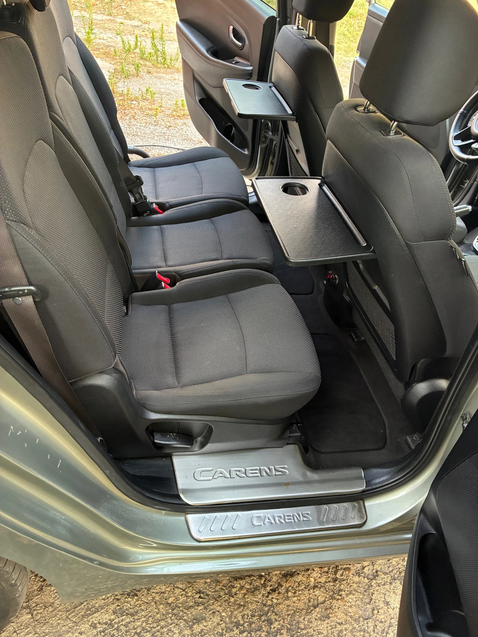 Kia Carens 1.6i/GAZ/panorama/navi, снимка 14 - Автомобили и джипове - 55592515