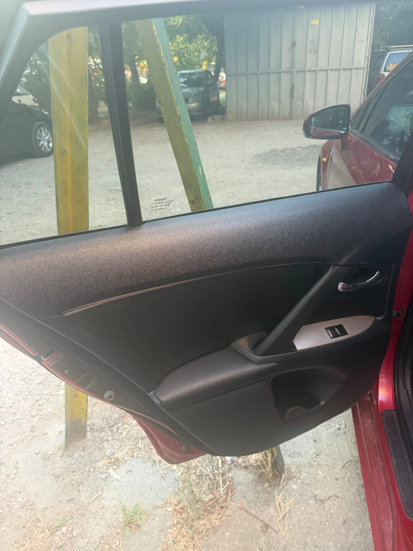 Toyota Avensis 2, 2 ди кат, снимка 13 - Автомобили и джипове - 56132867