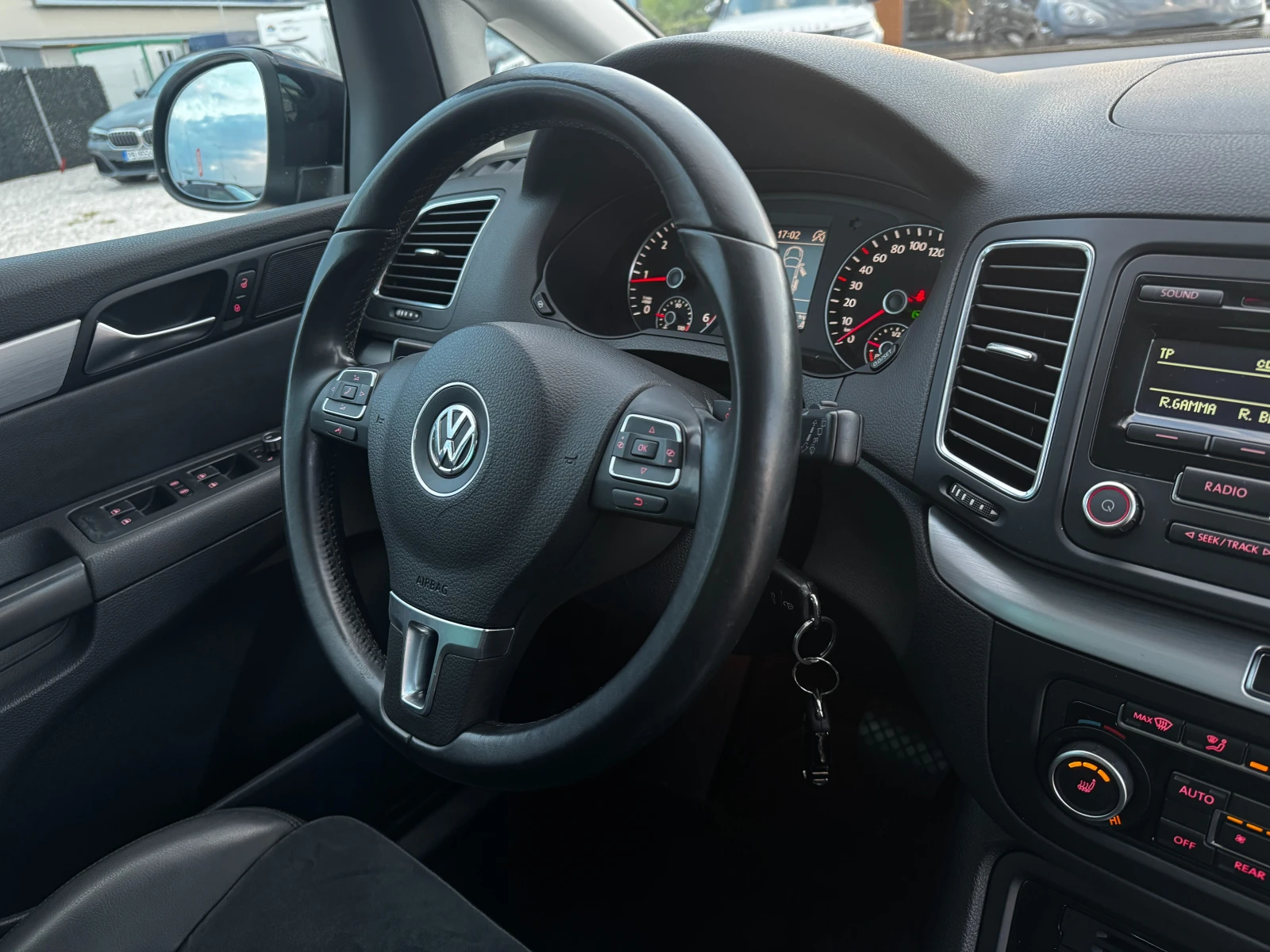 VW Sharan 2.0TDI 214000KM АВТОМАТИК, снимка 13 - Автомобили и джипове - 56739949