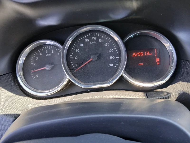 Dacia Duster 1.6i-4x4-Газ-бензин, снимка 6 - Автомобили и джипове - 53218046