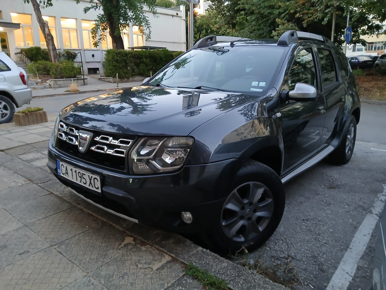 Dacia Duster 1.6i-4x4-Газ-бензин, снимка 1