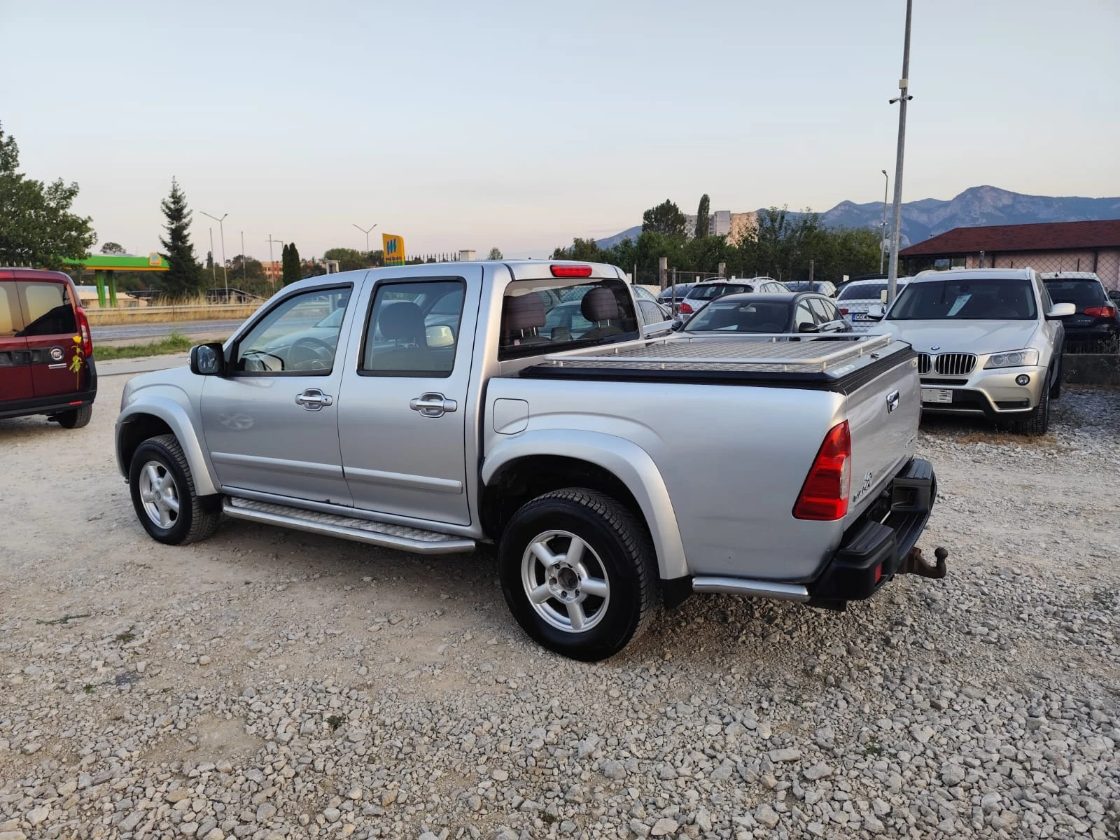 Isuzu D-max 3.0 дизел Автомат, снимка 8 - Автомобили и джипове - 55641501