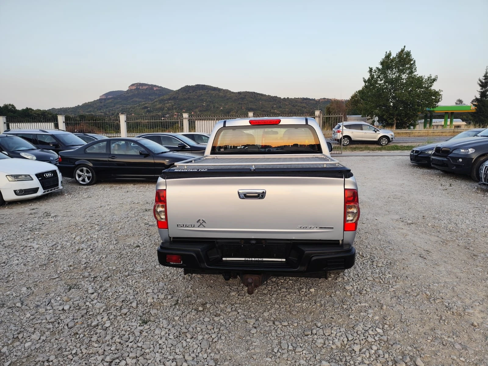 Isuzu D-max 3.0 дизел Автомат, снимка 6 - Автомобили и джипове - 55641501