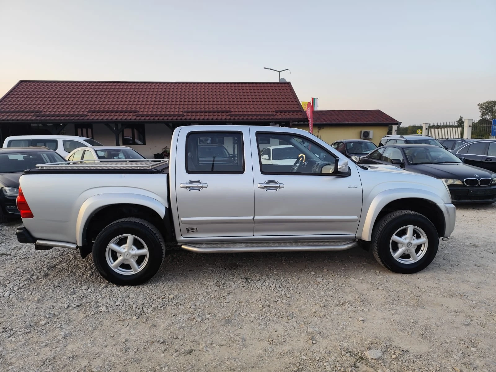 Isuzu D-max 3.0 дизел Автомат, снимка 4 - Автомобили и джипове - 55641501