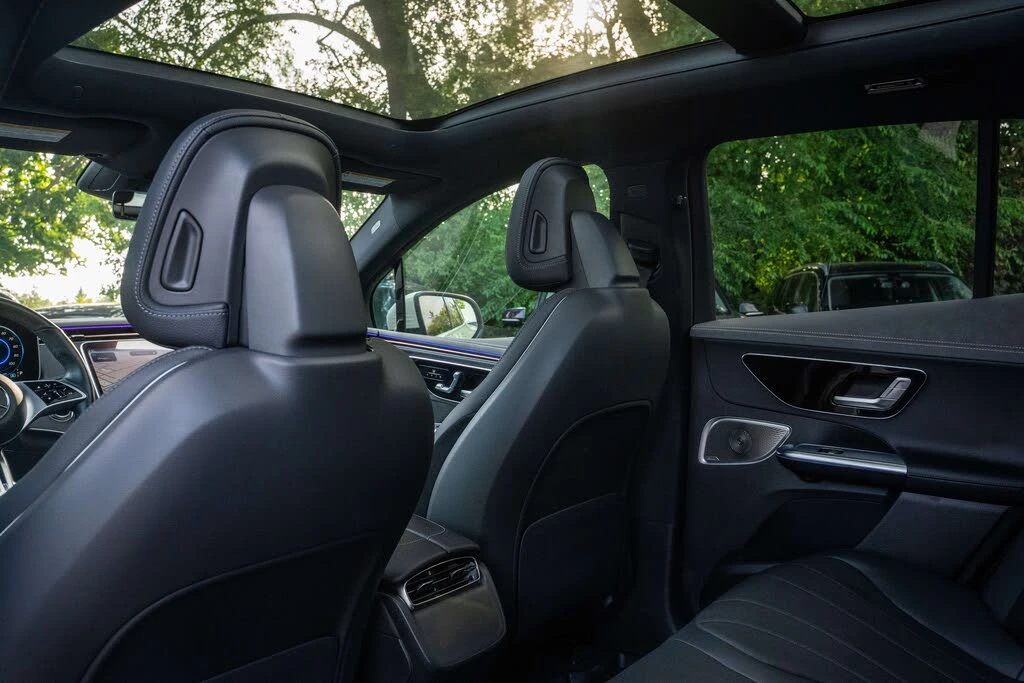 Mercedes-Benz EQE 4MATIC * DIS * BURM * 360 * PANO * , снимка 14 - Автомобили и джипове - 55927424