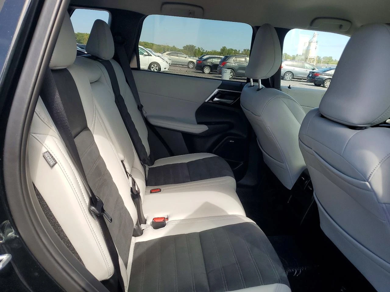 Mitsubishi Outlander 2.5l Se, снимка 11 - Автомобили и джипове - 56524892