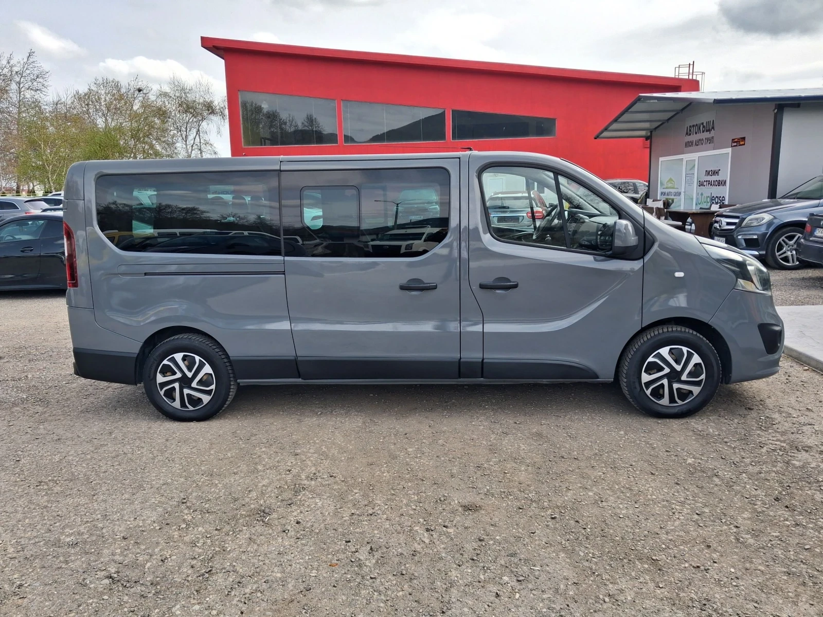 Opel Vivaro 1.6 DCI, 115 к.с. 9 места, Long, темпомат, Nardo g, снимка 2 - Бусове и автобуси - 54194011