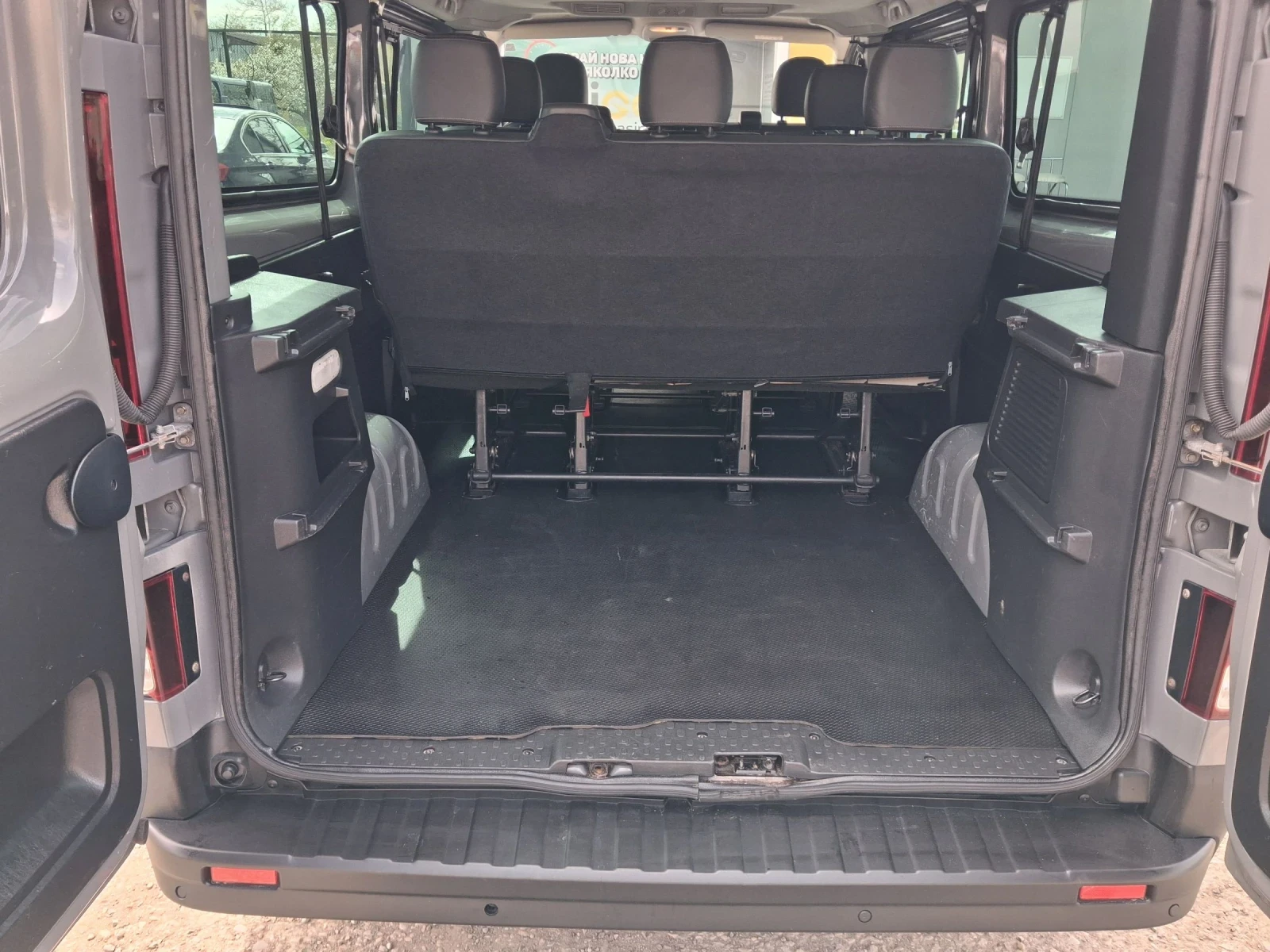 Opel Vivaro 1.6 DCI, 115 к.с. 9 места, Long, темпомат, Nardo g, снимка 13 - Бусове и автобуси - 54194011