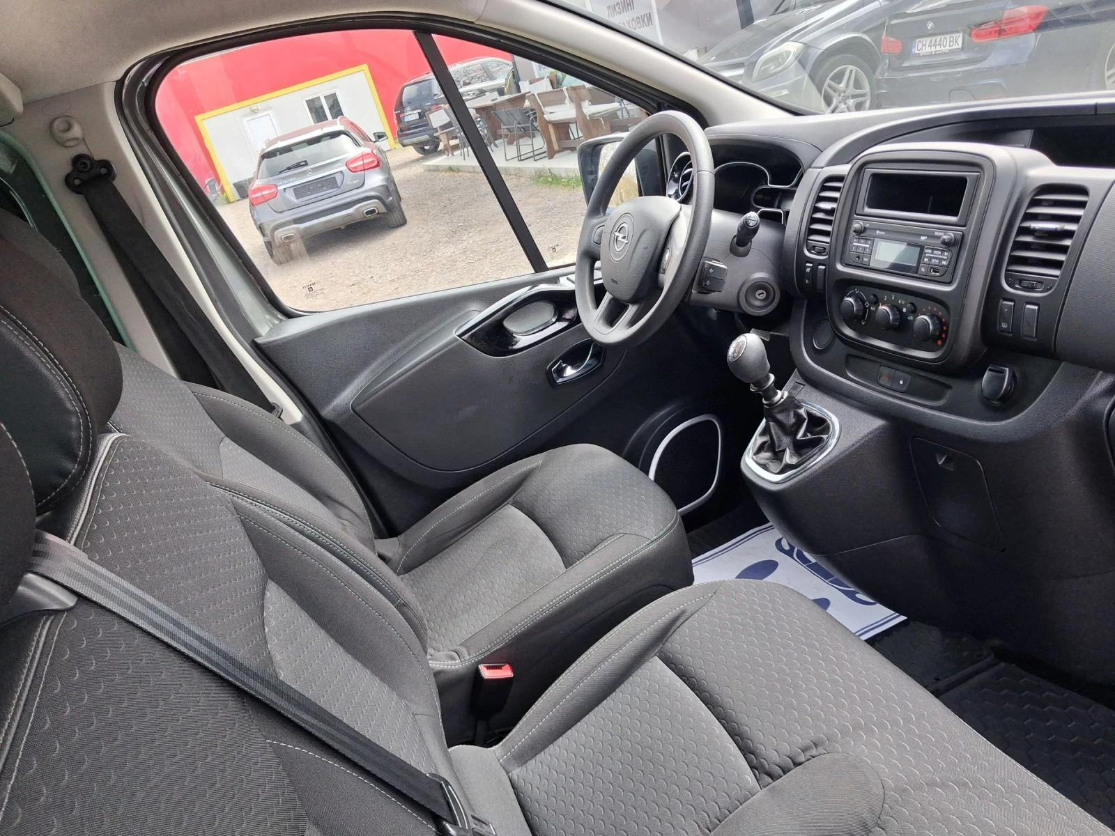 Opel Vivaro 1.6 DCI, 115 к.с. 9 места, Long, темпомат, Nardo g, снимка 10 - Бусове и автобуси - 54194011