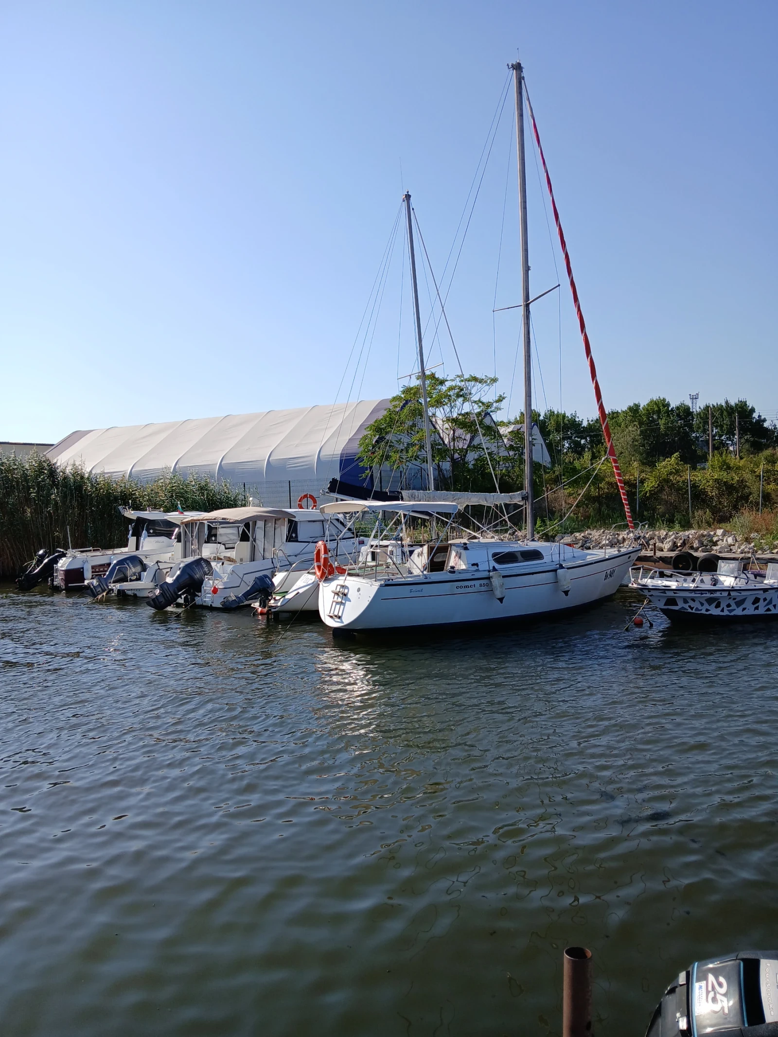 Ветроходна лодка Comar Comet 850, снимка 2 - Воден транспорт - 54336201