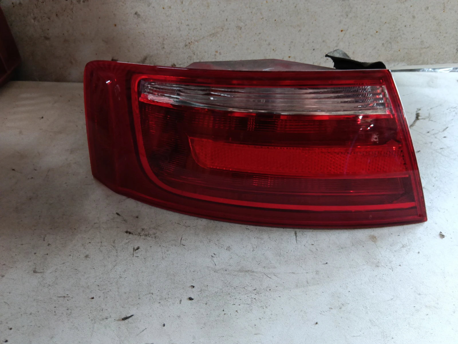 стоп ляв външен  8Т0945095 Audi A5